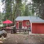 Yosemite\'S Riverfront Retreat