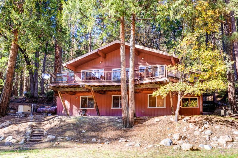 Holiday home Yosemite's Riverfront Retreat