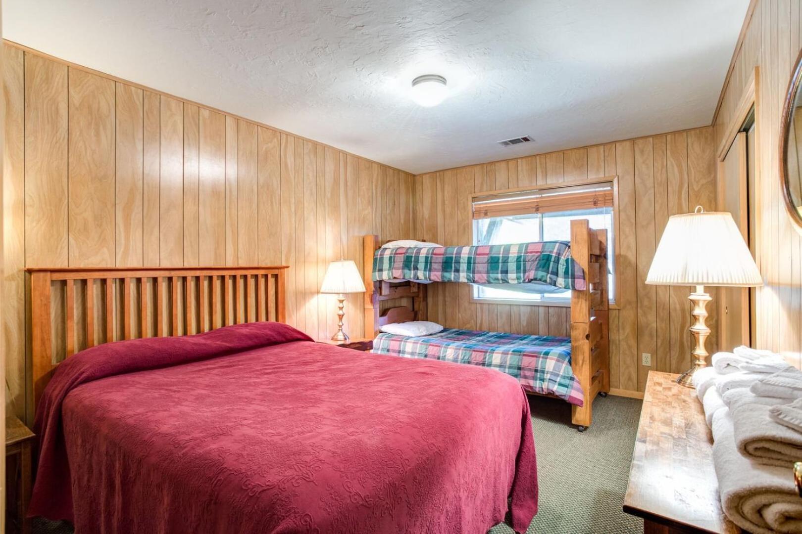 Yosemite's Riverfront Retreat Holiday home *