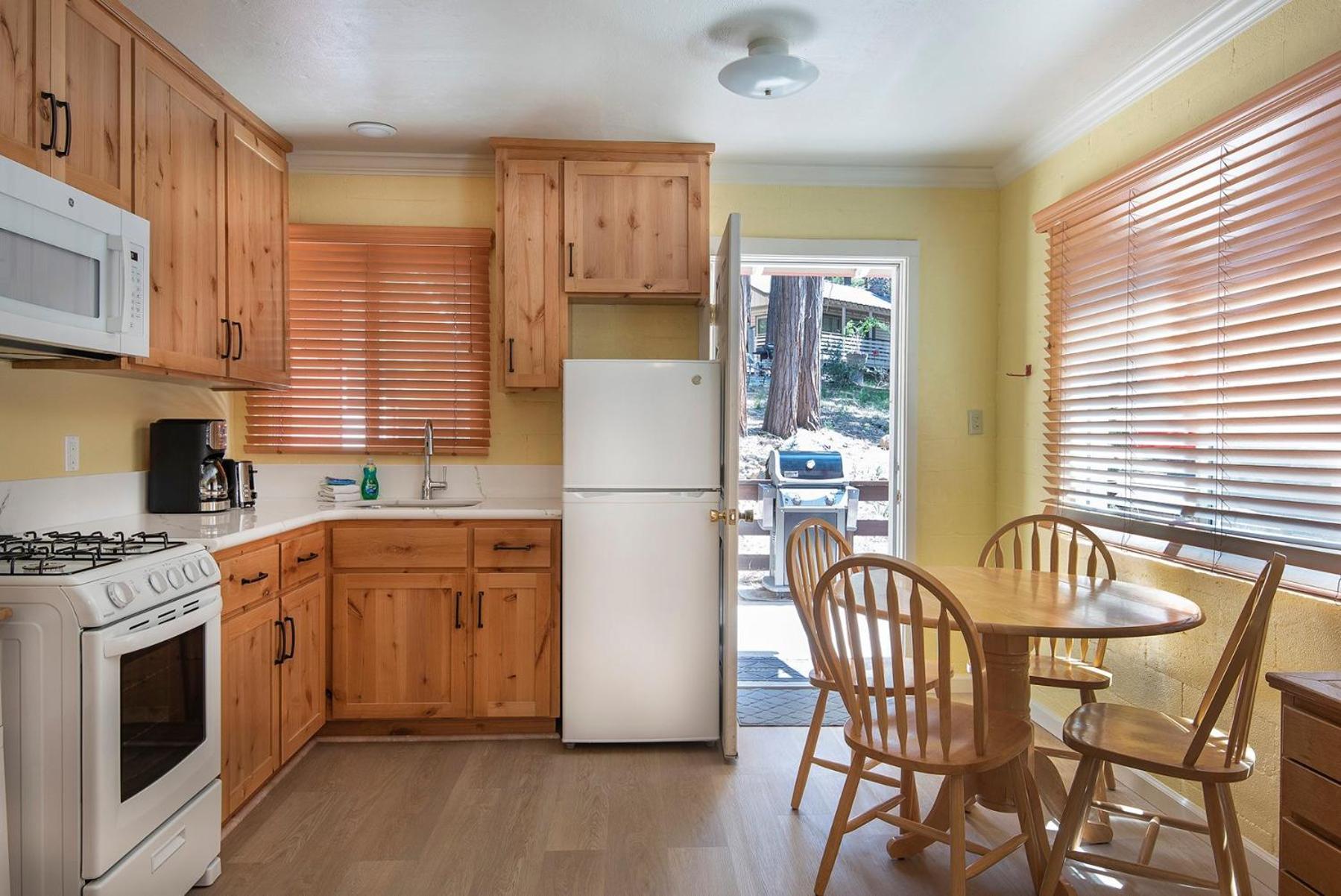 Yosemite's Riverfront Retreat Holiday home Wawona