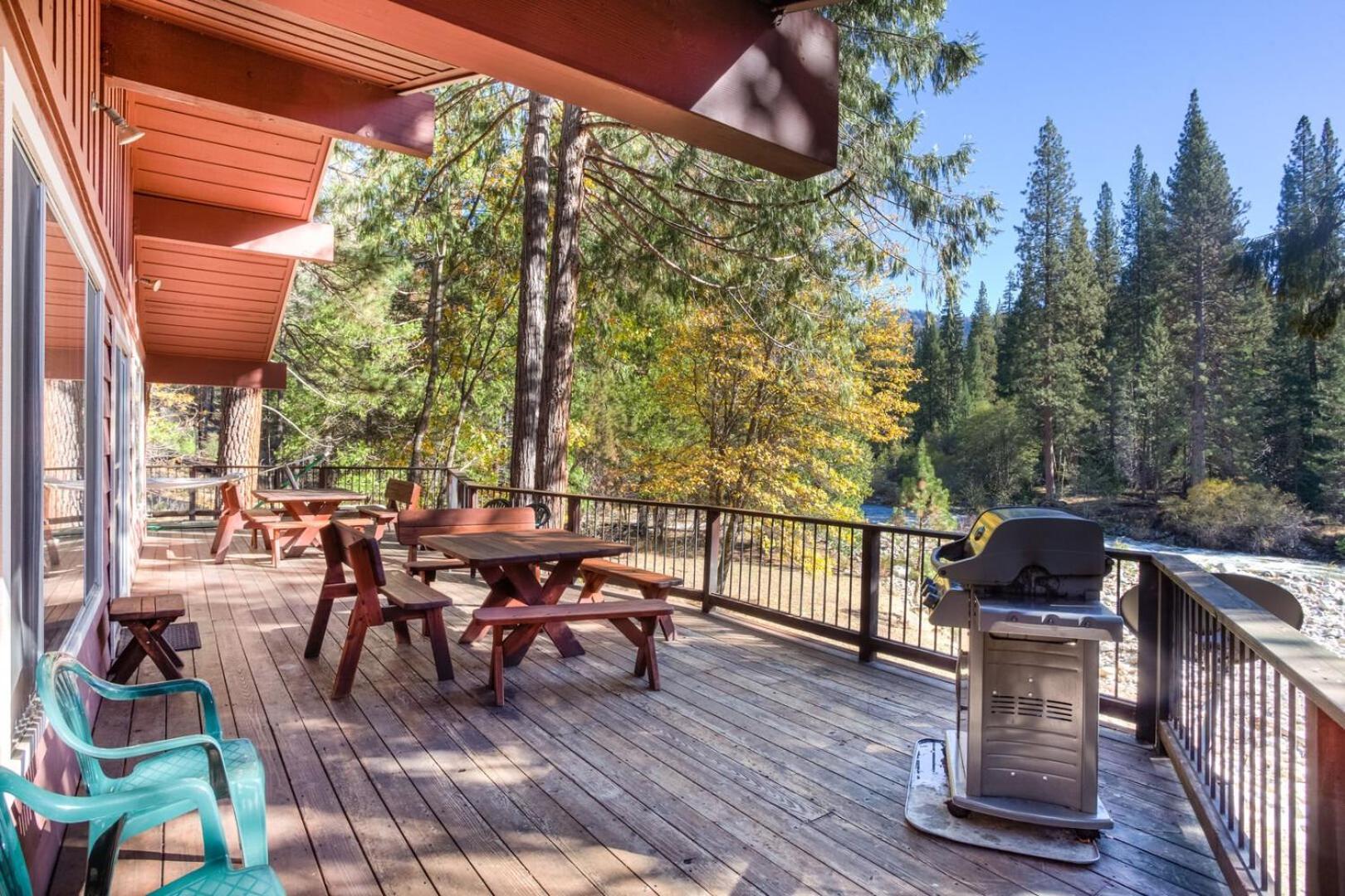 Holiday home Yosemite's Riverfront Retreat Wawona