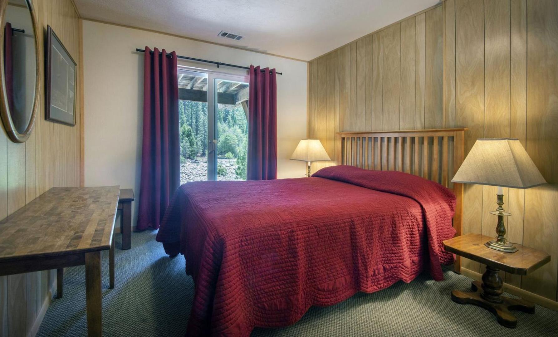 Holiday home Yosemite's Riverfront Retreat Wawona