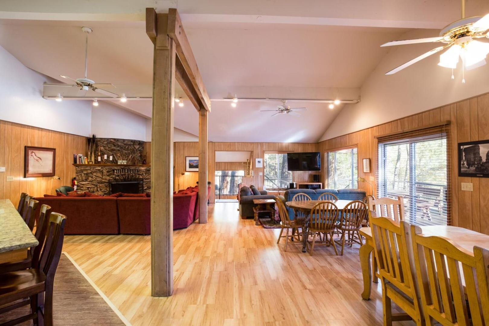 Holiday home Yosemite's Riverfront Retreat Wawona
